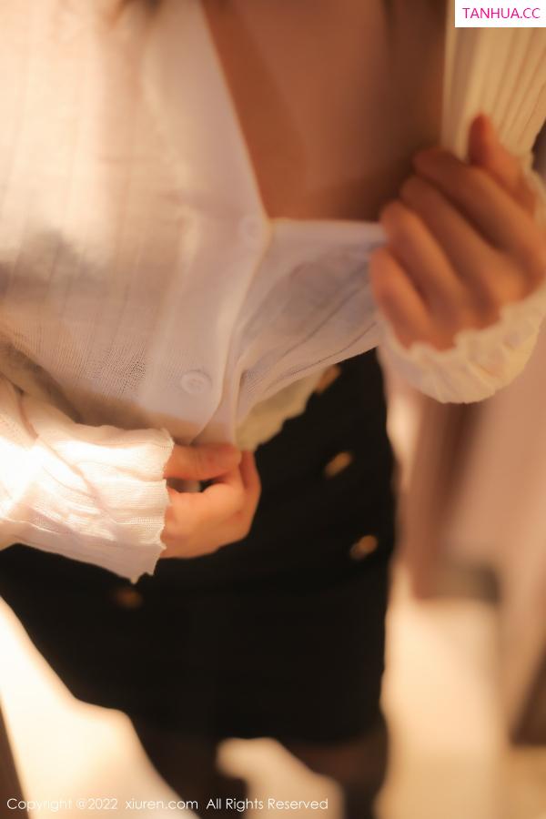 周九九 周jojobaby [XiuRen]高清写真图 2022.10.31 No.5781 周jojobaby 黑丝美腿第4张图片